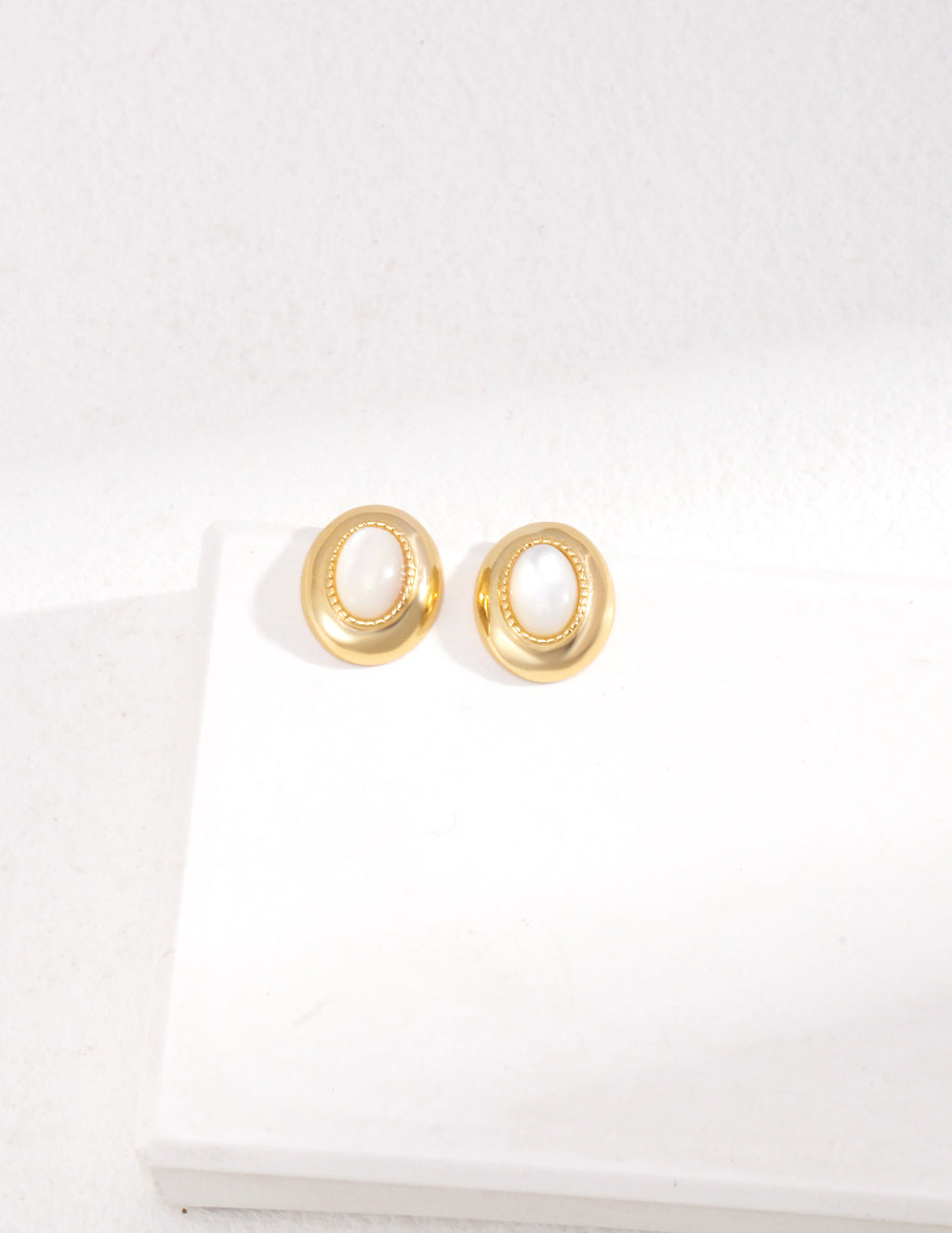 S925 Sterling Silver Mother of Pearl Oval Stud Earrings | Vintage Gold Retro Earrings